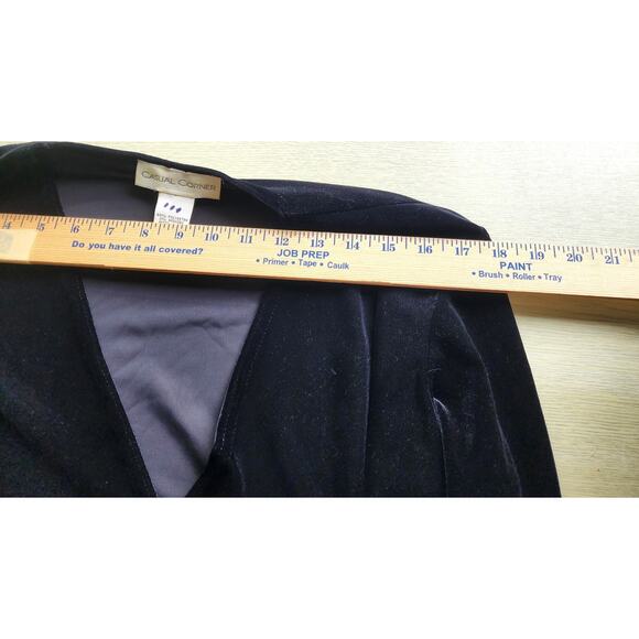 TOP/BLOUSE-CASUAL CORNER-Black Velvet-Low V-Neck Crossover-Long Sleeves-Size LRG - Picture 6 of 12